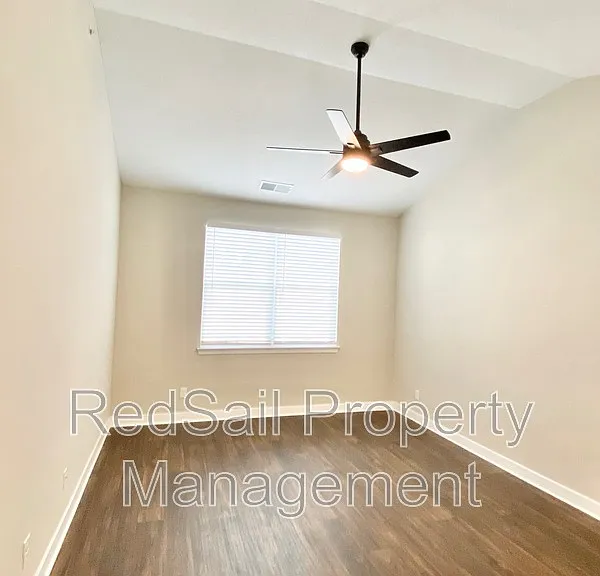 1011 Celia Ct — Photo 9