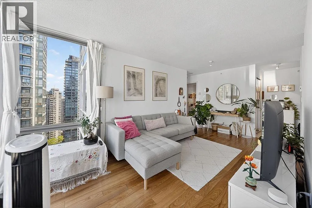 1200 Georgia St W — Photo 1