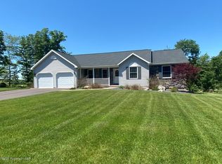 12 Pleasant View Rd, Mountain Top, PA 18707