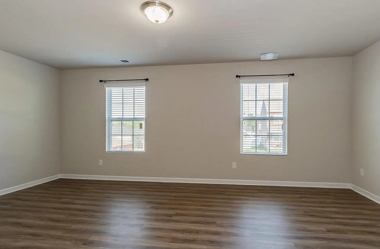 208 Autumn Terrace Ln — Photo 3