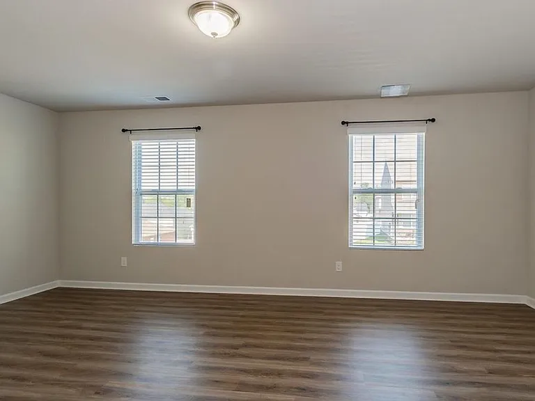 208 Autumn Terrace Ln — Photo 3