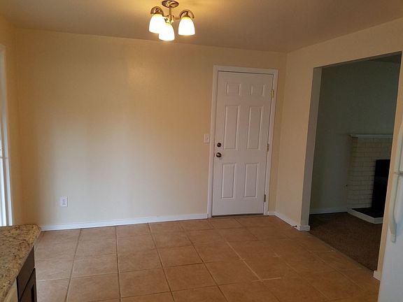 5th image of 634 Valley Oak Ct NE