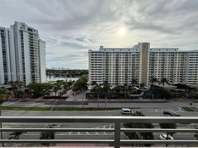 5555 Collins Ave #9V — Photo 11