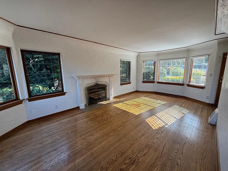 2466 Montavista Pl W — Photo 5