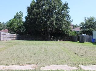 1335 Seville Dr, New Orleans, LA 70122