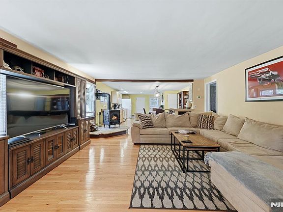 3rd image of 20 Yesler Way