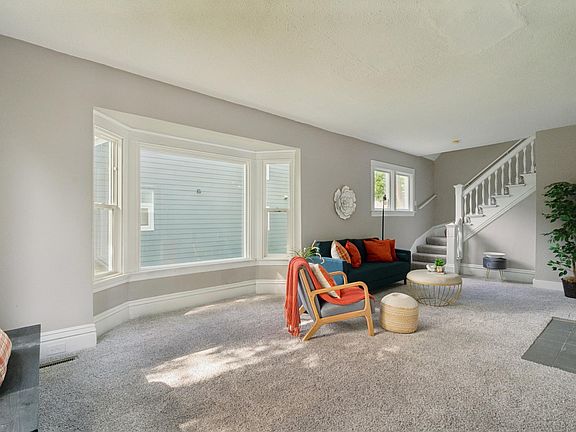 3rd image of 2803 Fremont Ave N