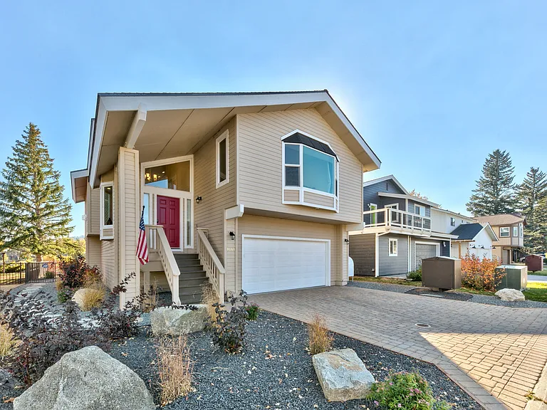 1661 Venice Dr — Photo 1