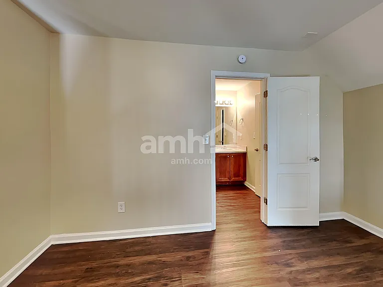 165 Revolutionary Dr — Photo 10
