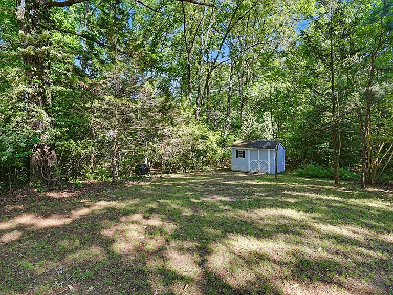 112 Holly Rd — Photo 14