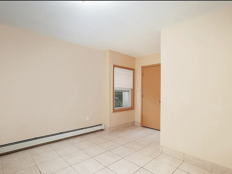 250 Hancock Ave #B — Photo 6