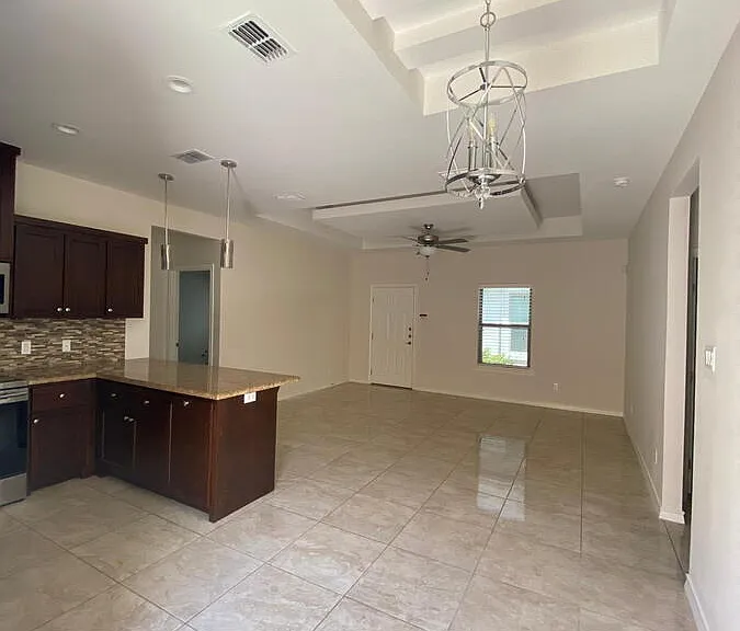 1013 E La Cantera Ave #3 — Photo 5