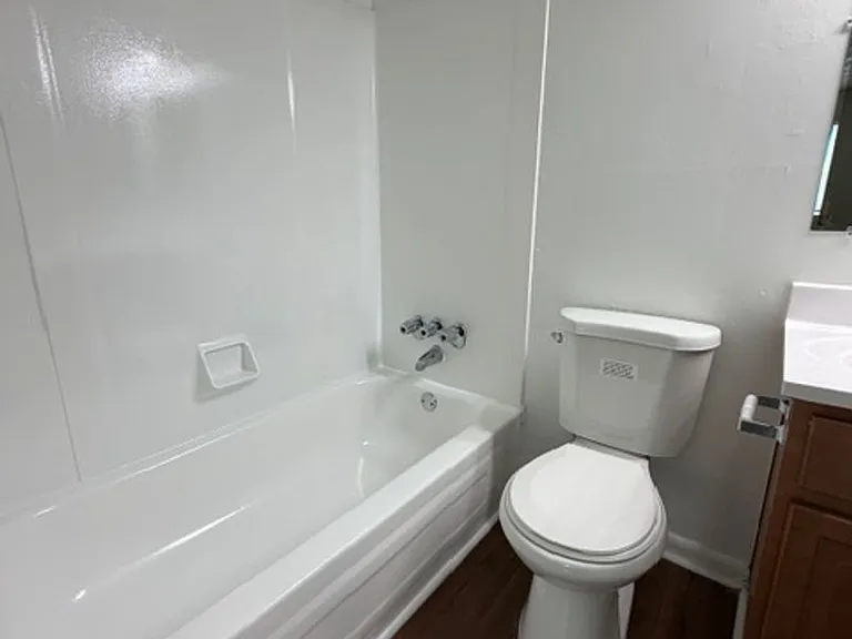 Woodfield Gardens — Photo 37