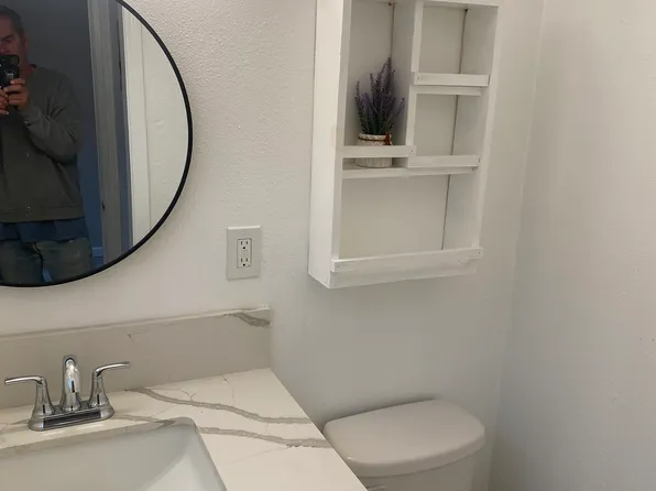 484 Penrose Dr APT C, Corona, CA 92878