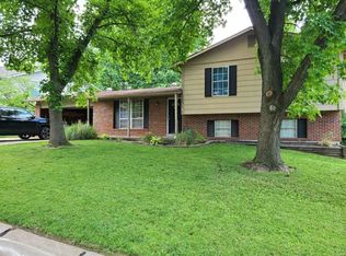 8 Pinehurst Ct, Saint Peters, MO