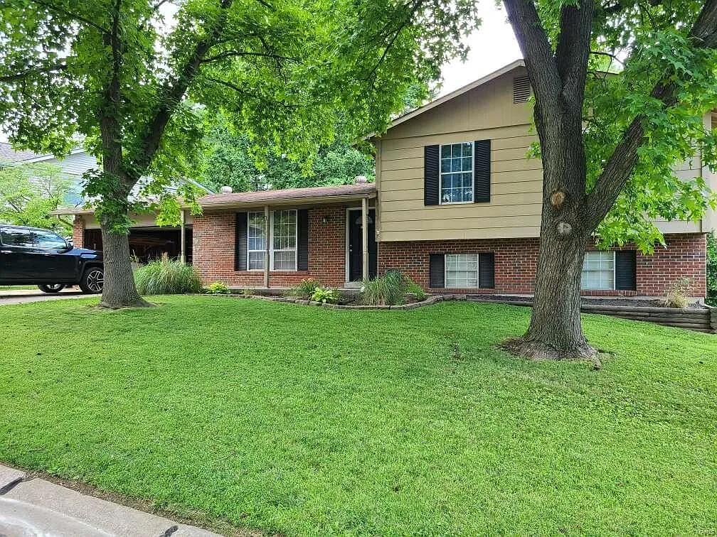 8 Pinehurst Ct photo 1