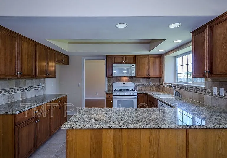 485 Meadowbrook Dr — Photo 7