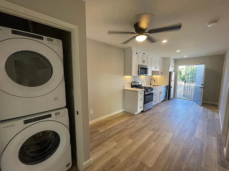 4037 Van Dyke Ave #B — Photo 6