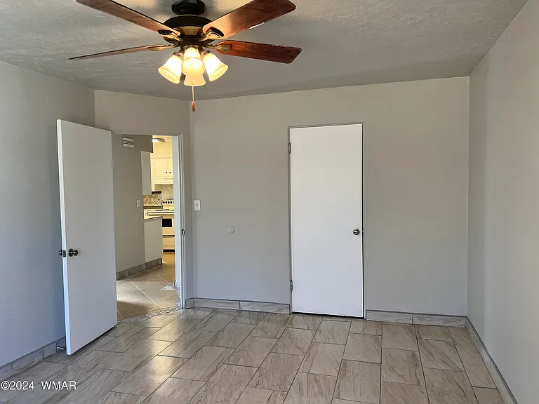 406 N 1st Ave — Photo 17