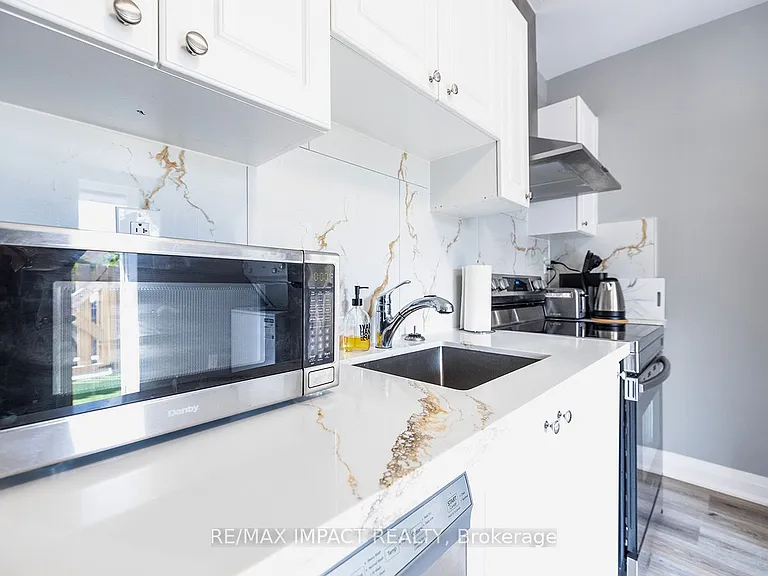 43.5 King St E — Photo 8