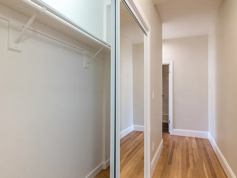 2200 Leavenworth — Photo 13