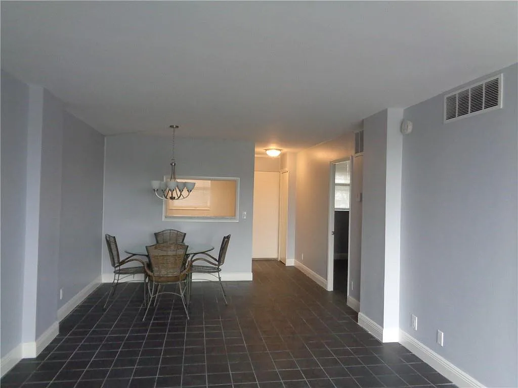 Cromwell East — Photo 4