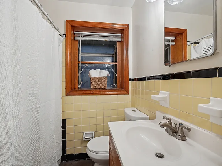 822 Gertrude Pl NW — Photo 8