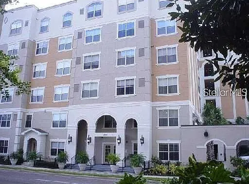 1 bed, 1.0 bath, 739 sqft, $1,450 — Photo 2