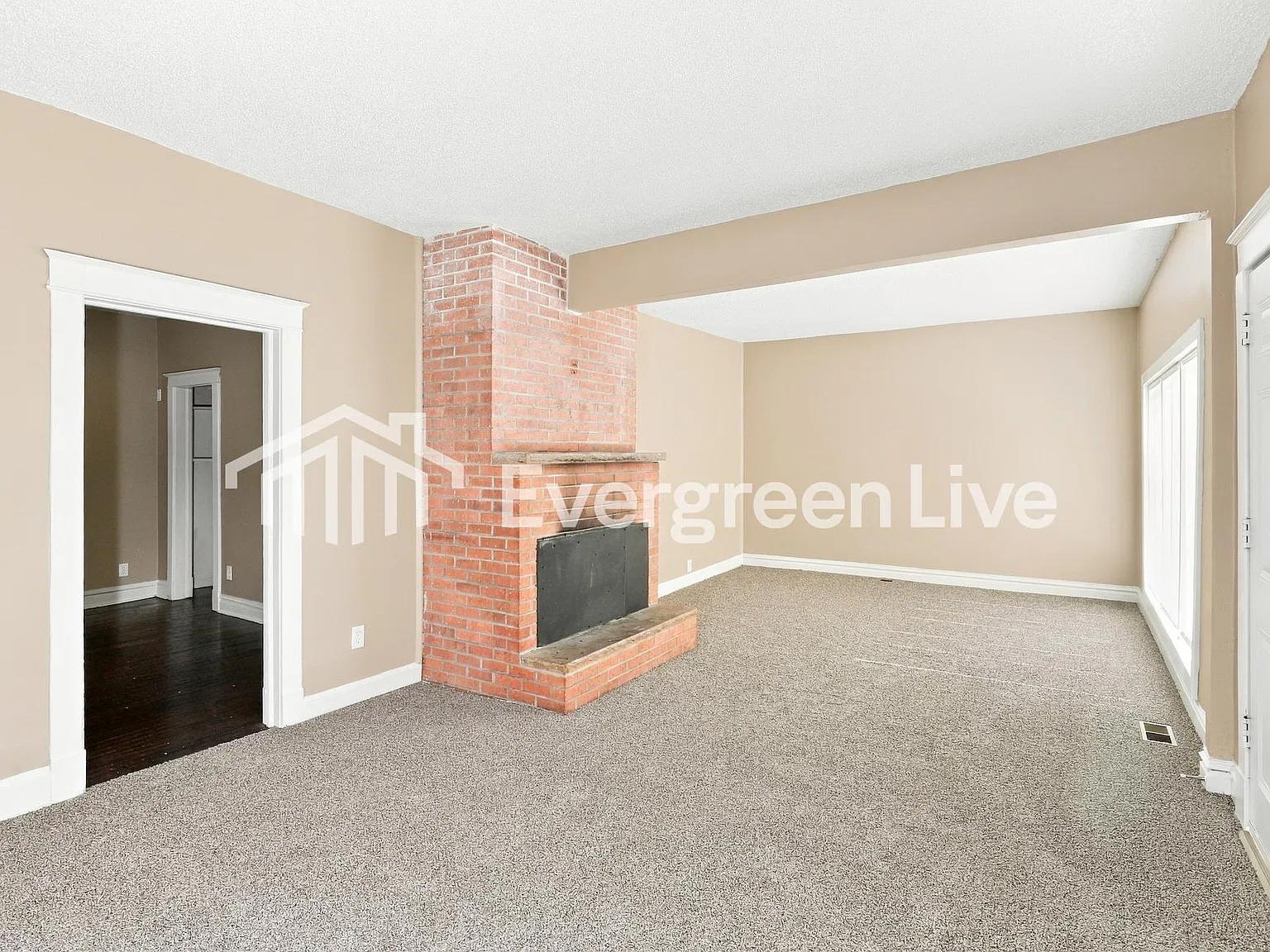3 bed, 1.0 bath, 1485 sqft, $1,395 — Photo 2