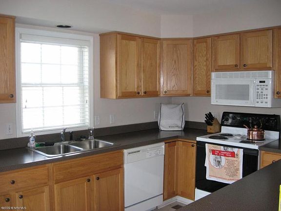 3rd image of 1415 Highland Cir