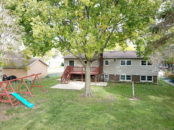 3rd image of 715 W Braeside Dr