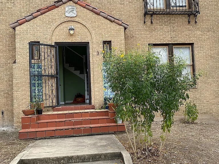 302 E Huisache Ave #10 — Photo 7