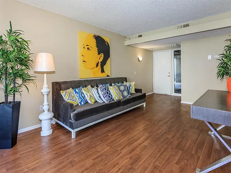 Mojave Blue Apartments — Photo 24