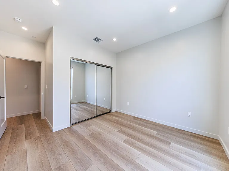 Rare Brand New Luxury Townhomes in Trendy Highland Park — Photo 26