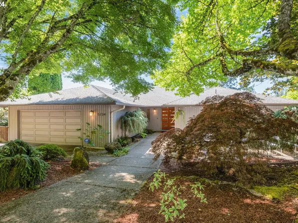 5734 SW Downs View Ct, Portland, OR 97221