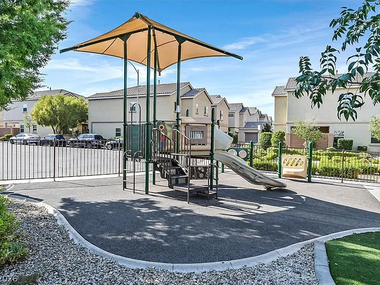 9599 Vega Carpio Ave — Photo 25