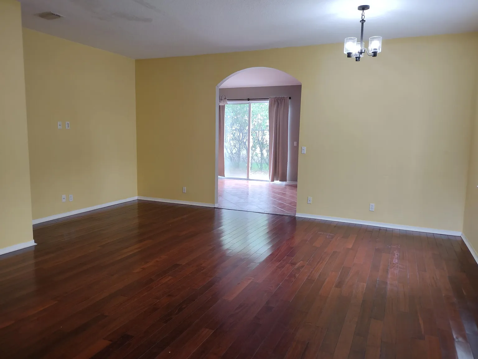 3 bed, 2.5 bath, 1610 sqft, $2,700 — Photo 2