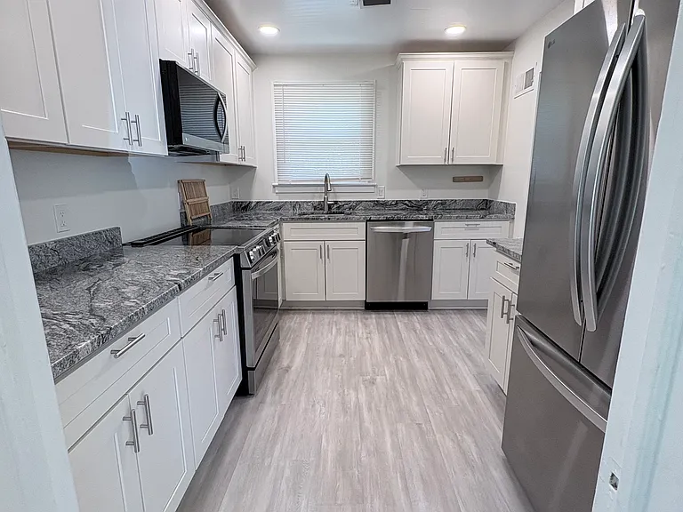4325 Maple Ave — Photo 2