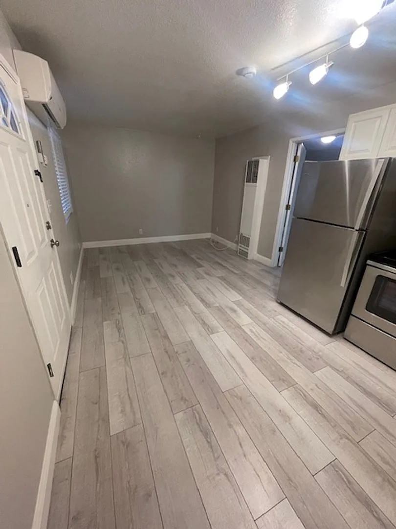 417E — Photo 3