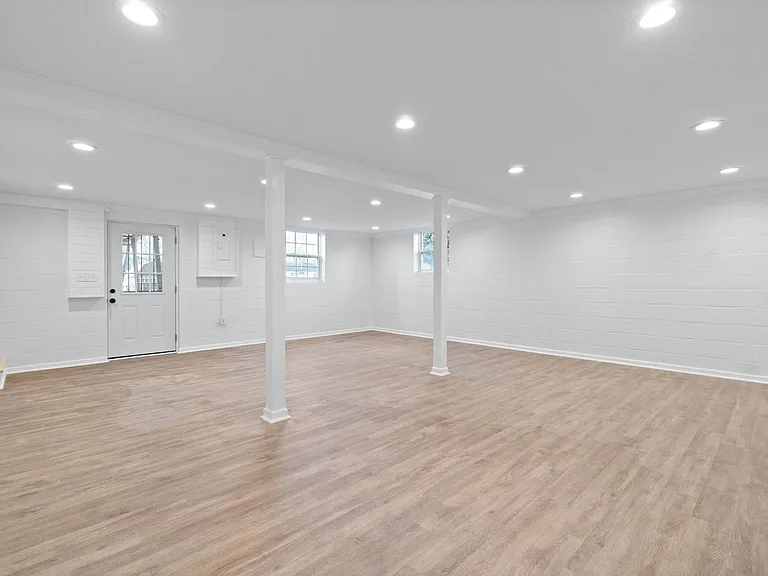 110 Rainbow St — Photo 24