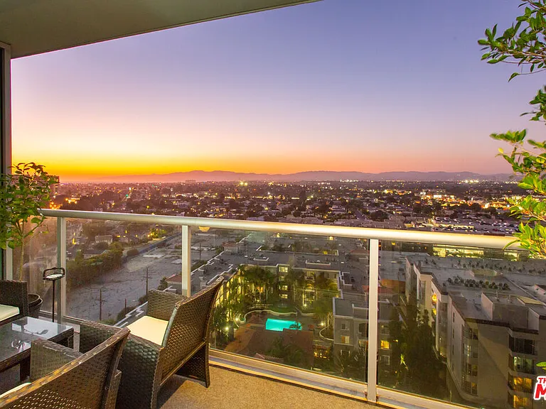 13700 Marina Pointe Dr #1507 — Photo 4