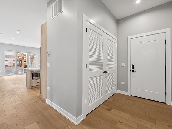 4th image of 7010 N Glenwood Ave #301