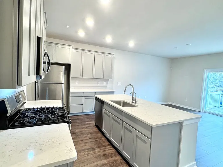 7512 Clayton Ave — Photo 6