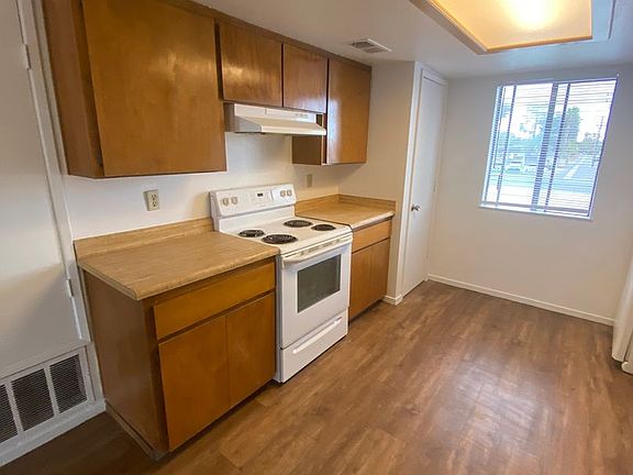 3rd image of 1710 McKinley Ave