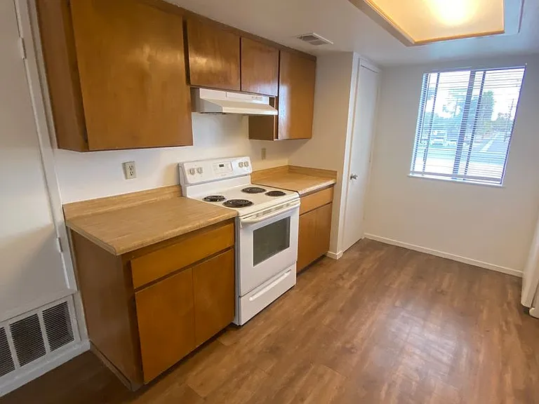 1710 McKinley Ave — Photo 3