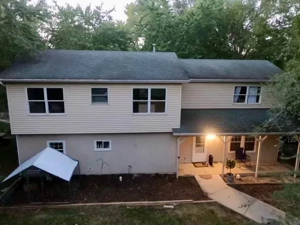 3N036 Timberline Dr, West Chicago, IL 60185