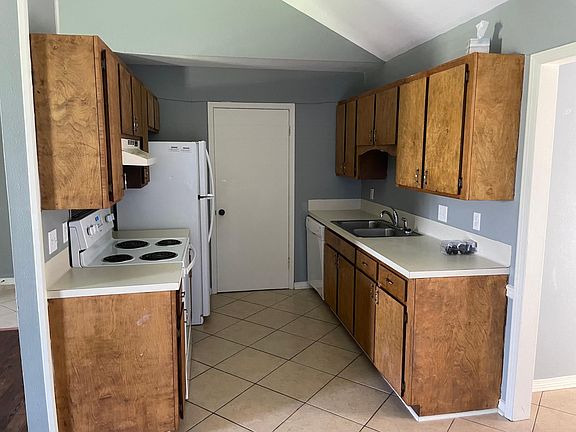 2nd image of 3111 Cedar Creek Dr