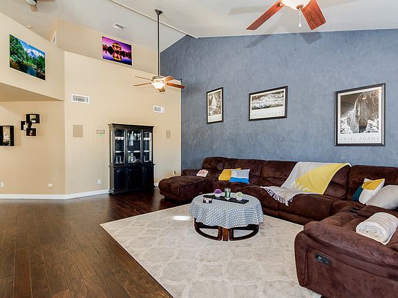 4th image of 1047 N Arroya