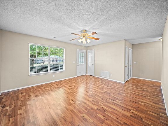 5th image of 2510 Parkcrest Dr