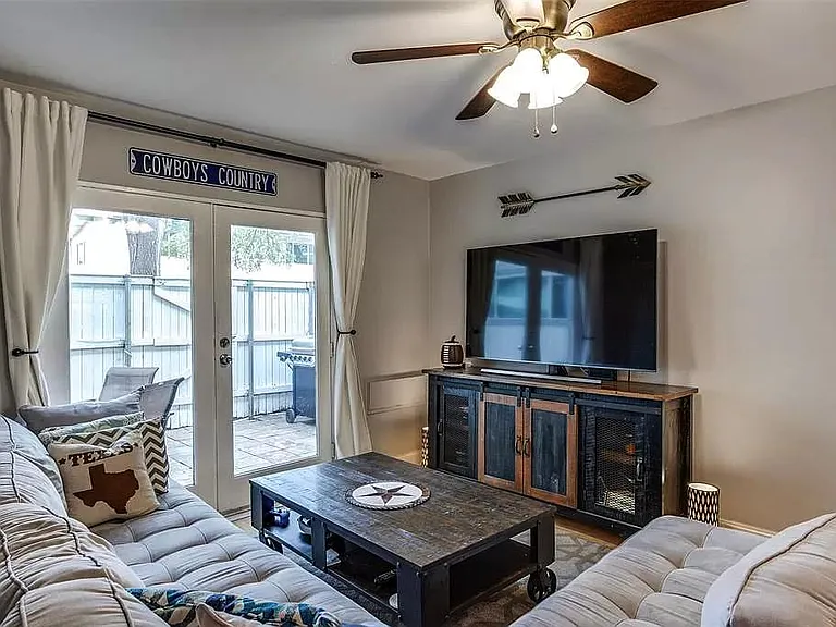 4039 Cole Ave #102 — Photo 2